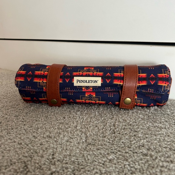 PENDLETON RARE CHECKERS SET - Picture 2 of 3